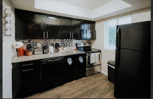 Riverside Apartamento | Modern Studio Retreat Near DT Austin!