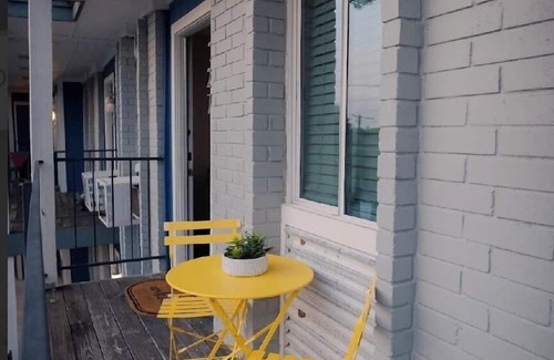Riverside Apartamento | Modern Studio Retreat Near DT Austin!