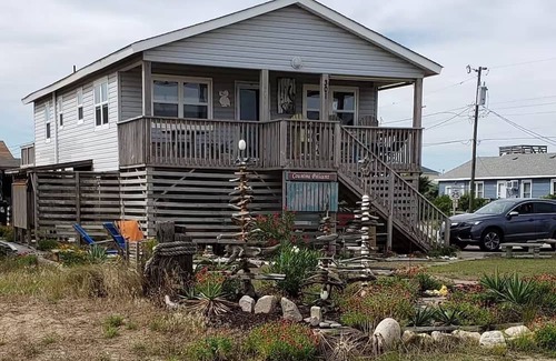 Colington Cabaña | Counting Pelicans + Ocean View + Pelican Hunt in Kill Devil Hills, NC