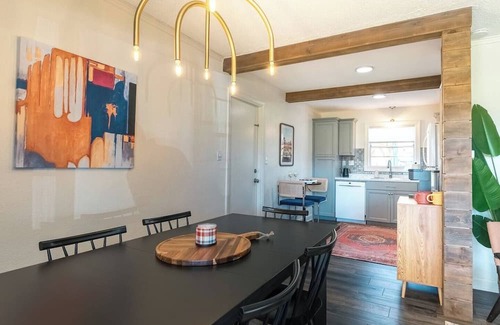 Prairie Village Casa | Sunshine Cottage - 3bd light filled- Fenced yard
