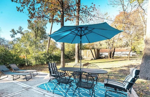 Prairie Village Casa | Sunshine Cottage - 3bd light filled- Fenced yard
