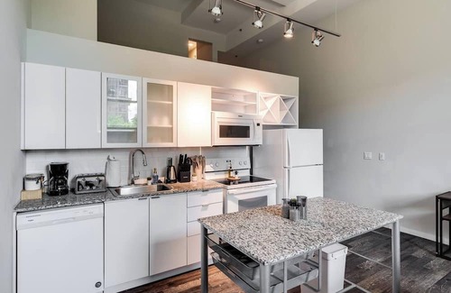 Downtown Cincinnati Apartamento | CBD, OTR 1BR, Gym, Pool, 5 mins walk to stadiums