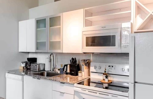 Downtown Cincinnati Apartamento | CBD, OTR 1BR, Gym, Pool, 5 mins walk to stadiums
