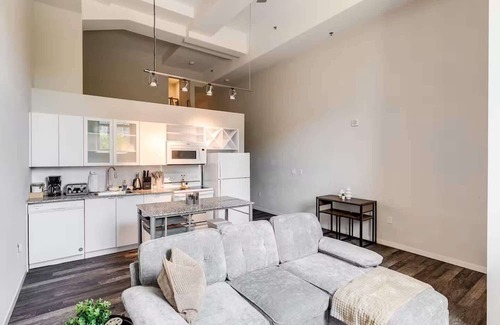 Downtown Cincinnati Apartamento | CBD, OTR 1BR, Gym, Pool, 5 mins walk to stadiums