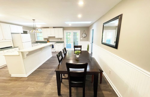Morehead City Casa | Spacious 4 Bedroom Bungalow - Quiet and Central Location!