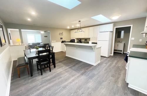 Morehead City Casa | Spacious 4 Bedroom Bungalow - Quiet and Central Location!