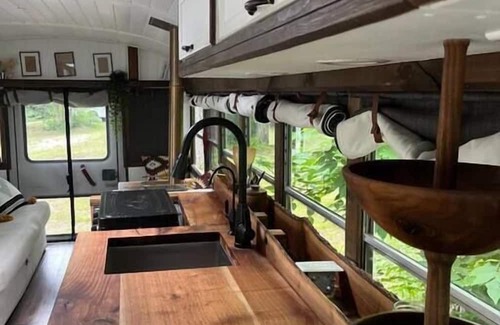 Miller Lake Casa | Gus the Bus near Tobermory
