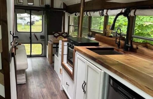Miller Lake Casa | Gus the Bus near Tobermory