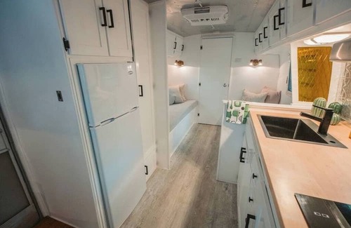 Miller Lake Casa | Vintage Renovated Airstream close to Tobermory