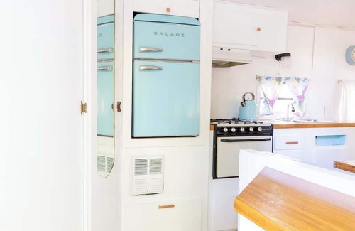 Miller Lake Casa | Beautiful Little Blue RV near Tobermory