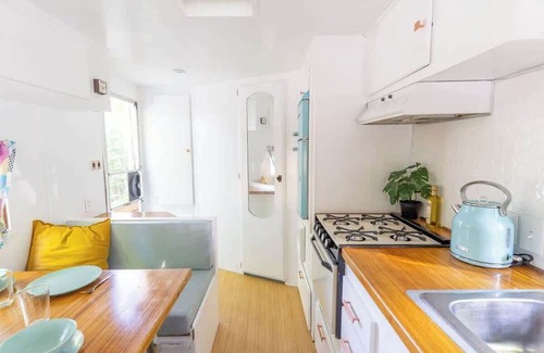 Miller Lake Casa | Beautiful Little Blue RV near Tobermory