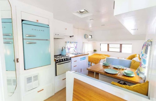 Miller Lake Casa | Beautiful Little Blue RV near Tobermory