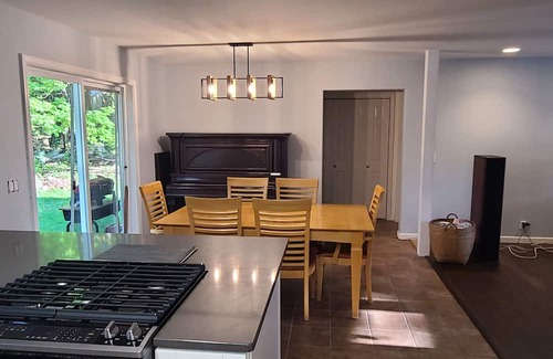 Point Roberts Casa | Beautiful Spacious Bright 3 Bedroom home 10 Min. walk to Lily Point Marine Park