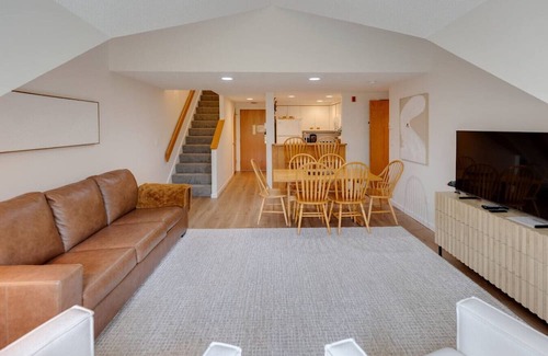 Lincoln Casa | Riverside Penthouse Condo