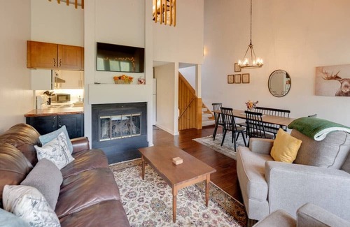 Lincoln Casa | Updated Mountainside Condo