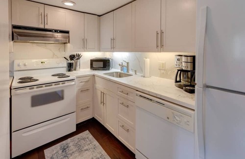 Lincoln Casa | Updated Mountainside Condo