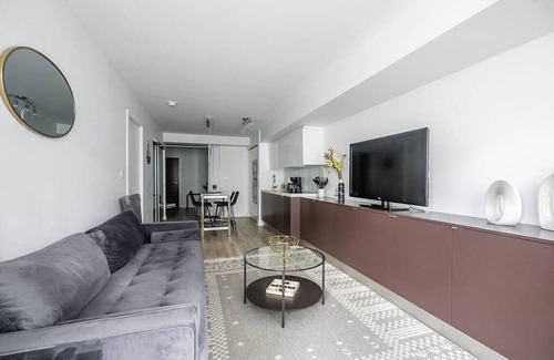 Wellington Place Casa | Amazing 2BR Suite - Heart of Toronto - Free Parking