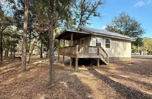 Andalusia Cabina | Comfy cabin located in Andalusia, AL