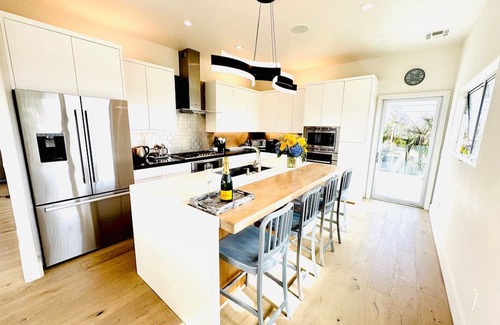 La Jolla Casa | Calumet Luxury Paradise, a stunning 4BD, 3BA contemporary home with ocean views