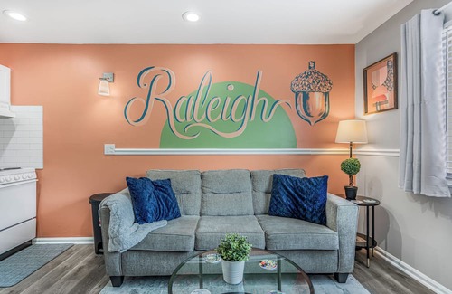 Downtown Apartamento | Pet-Friendly - Art-Inspired Stay Near Downtown - Perfect for Work & Play