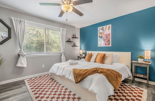 Downtown Apartamento | Pet-Friendly - Art-Inspired Stay Near Downtown - Perfect for Work & Play