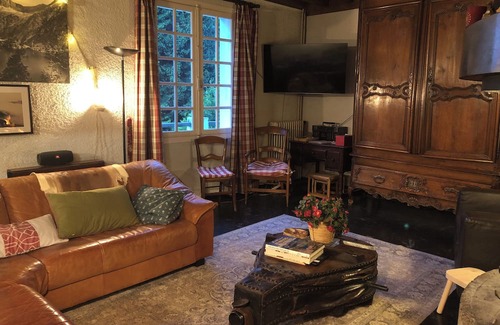 Campan Chalet De Esquí | BEAUTIFUL PYRENEAN MOUNTAIN CHALET.