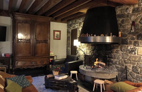 Campan Chalet De Esquí | BEAUTIFUL PYRENEAN MOUNTAIN CHALET.