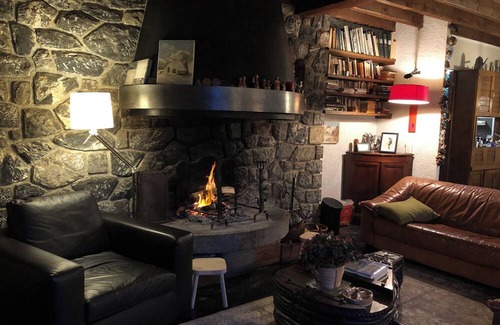 Campan Chalet De Esquí | BEAUTIFUL PYRENEAN MOUNTAIN CHALET.