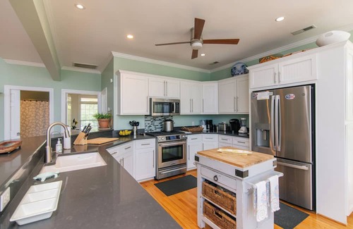 Edisto Island Casa | Casa Del Sol-Ocean View Home One Block from Beach Access-Free WiFi,Screened Porch,Crow's Nest