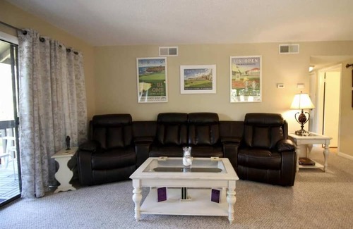 Pinehurst Condominio | Sealladh Loch Summary