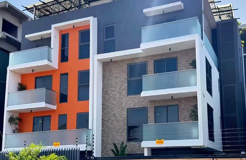 North Ridge Apartamento | Stylish 2BR in Cantonments - Pool, Gym, Rooftop - Ideal for Long Stays