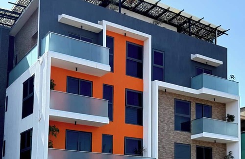 North Ridge Apartamento | Stylish 2BR in Cantonments - Pool, Gym, Rooftop - Ideal for Long Stays