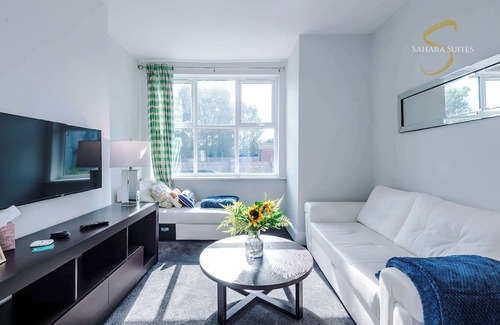 Salford Casa | Luxury 4BR Retreat | AO Arena & Quiet Salford Spot