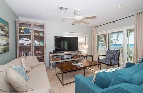 Laie Casa | Ka Hale Kai - AC, Beachfront