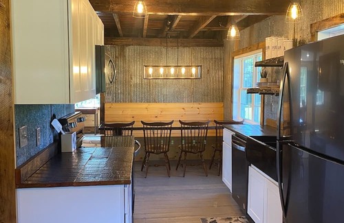 Cedarhurst Otro | A secluded organic farm minutes from PA turnpike with AC, WiFi