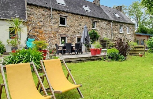 Belle-Isle-en-Terre Casa | The charm of the forest