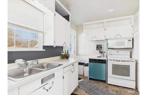 Lewiston Casa | Smurf Village-1 King, 1 Queen, 2 twins, 1 sofa bed