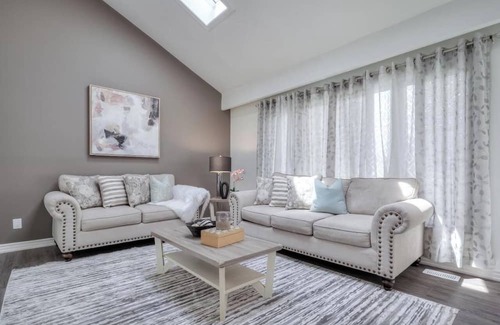 Richmond Hill Casa | Modern Designed Studio