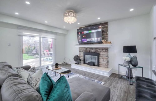 Richmond Hill Casa | Modern Designed Studio