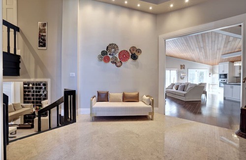 Sheridan Villa | Joyful Mansion with Charm Indoor