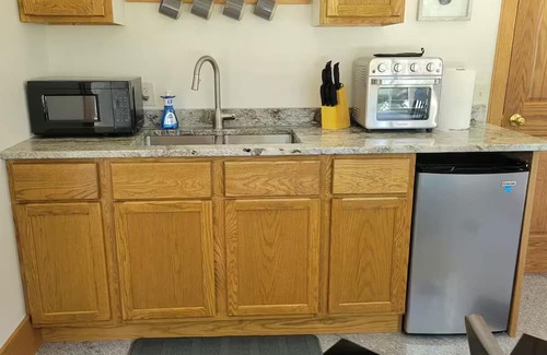 Decorah Apartamento | Modern Comfort Riverview Stay