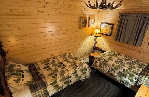 Remer Cabina | Spacious lodge with cabins in charming Remer/Longville with WiFi, AC