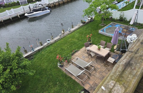Massapequa Casa | RYDER CUP RENTAL AVAILABLE 9/14-10/5 MINIMUM 8 DAYS NEAR TO COURSE 7.3MI.