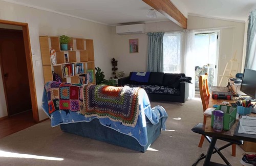 Glenfield Casa | Cosy and Budget room in a vintage house located at Northshore, Auckland