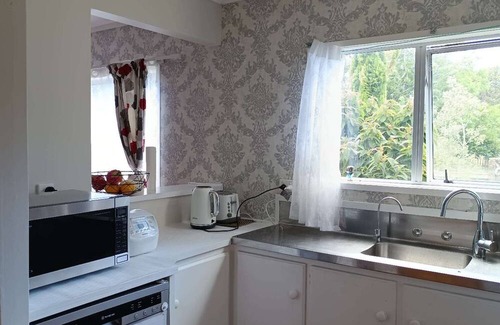 Glenfield Casa | Cosy and Budget room in a vintage house located at Northshore, Auckland