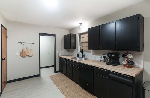 Wichita Casa | Dazzling East Side 3BR 2 BA Coffee/WFI/SMRT TV