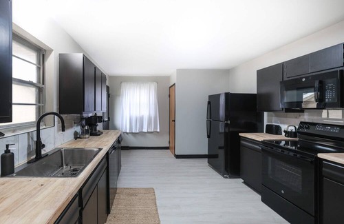 Wichita Casa | Dazzling East Side 3BR 2 BA Coffee/WFI/SMRT TV