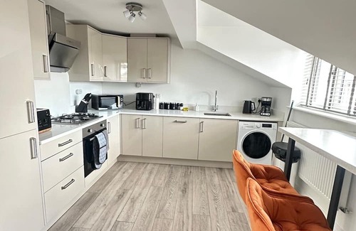 Woking Apartamento | Woking Work Stay – 2 Beds + Park