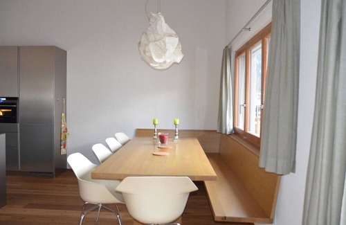Lenzerheide Apartamento | Cosy apartment for 8 guests with WIFI, TV and balcony
