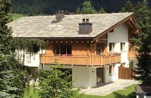 Lenzerheide Apartamento | Cosy apartment for 8 guests with WIFI, TV and balcony